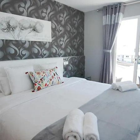Stylish 4 Bedrooms Private Pool Beautiful Views *