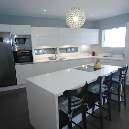 Stylish 4 Bedrooms Private Pool Beautiful Views تياس