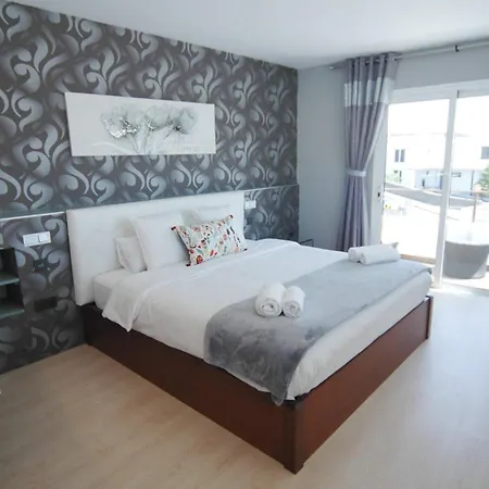 Stylish 4 Bedrooms Private Pool Beautiful Views 빌라 티아즈