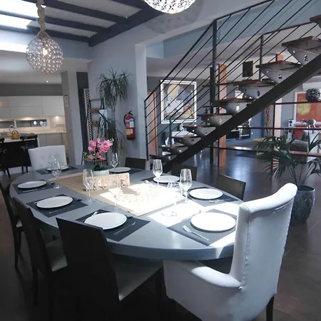 빌라 Stylish 4 Bedrooms Private Pool Beautiful Views 티아즈